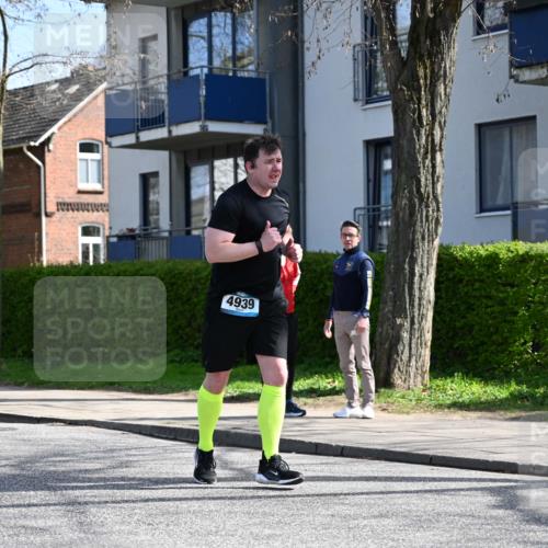 12.04.2026 - 45. Internationalen Wilhelmsburger Insellauf J. Mangold http://msf.ph/oto/9472934 12.04.2026 11:33:19 Ziel 2233, 4939 meine-sportfotos.de