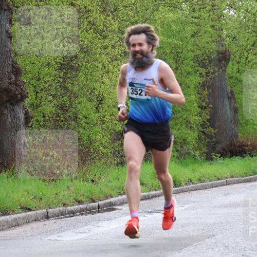 12.04.2026 - 45. Internationalen Wilhelmsburger Insellauf Yannick Fuchs http://msf.ph/oto/9472936 12.04.2026 09:58:45 Laufen 3521 meine-sportfotos.de
