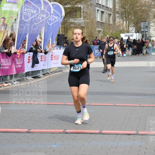 12.04.2026 - 45. Internationalen Wilhelmsburger Insellauf Strokosch-Dieckow http://msf.ph/oto/9472946 12.04.2026 12:53:44 Ziel 5628, 5447, 5464, 5358 meine-sportfotos.de
