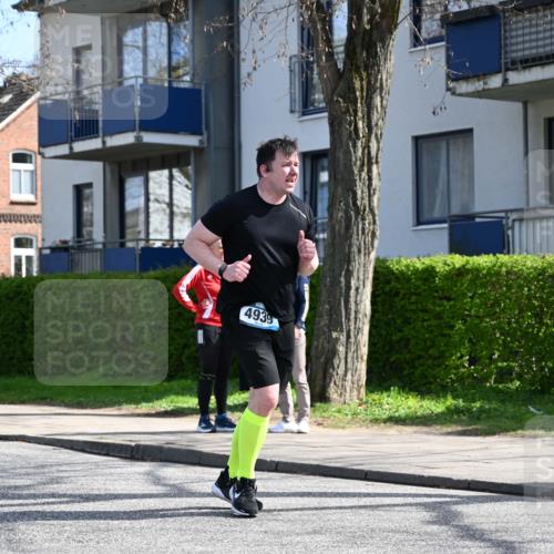 12.04.2026 - 45. Internationalen Wilhelmsburger Insellauf J. Mangold http://msf.ph/oto/9472947 12.04.2026 11:33:19 Ziel 2233, 4939 meine-sportfotos.de
