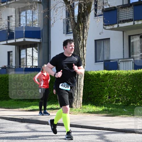12.04.2026 - 45. Internationalen Wilhelmsburger Insellauf J. Mangold http://msf.ph/oto/9472954 12.04.2026 11:33:19 Ziel 2233, 4939 meine-sportfotos.de