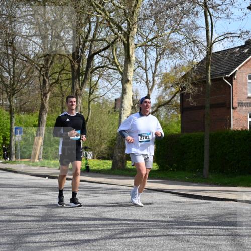 12.04.2026 - 45. Internationalen Wilhelmsburger Insellauf J. Mangold http://msf.ph/oto/9472967 12.04.2026 11:34:45 Ziel 3371, 2703, 4788 meine-sportfotos.de