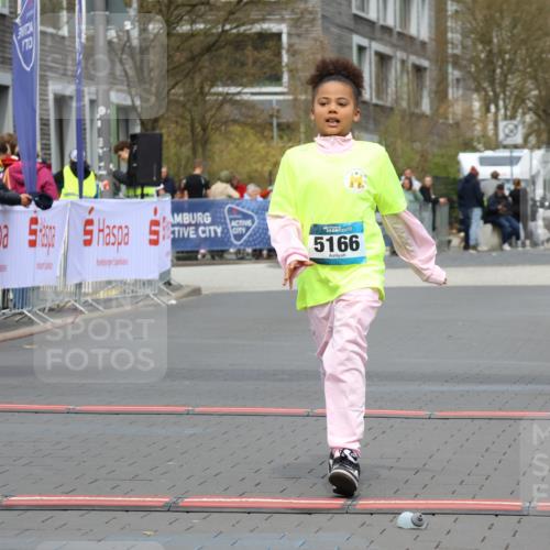 12.04.2026 - 45. Internationalen Wilhelmsburger Insellauf Strokosch-Dieckow http://msf.ph/oto/9472978 12.04.2026 13:35:01 Ziel 5166 meine-sportfotos.de