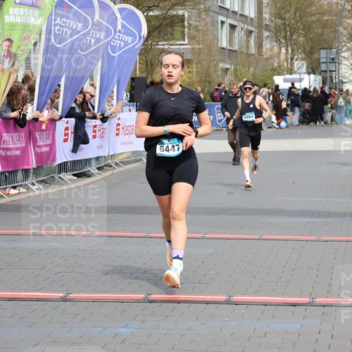 12.04.2026 - 45. Internationalen Wilhelmsburger Insellauf Strokosch-Dieckow http://msf.ph/oto/9472985 12.04.2026 12:53:44 Ziel 5628, 5447, 5464, 5358 meine-sportfotos.de