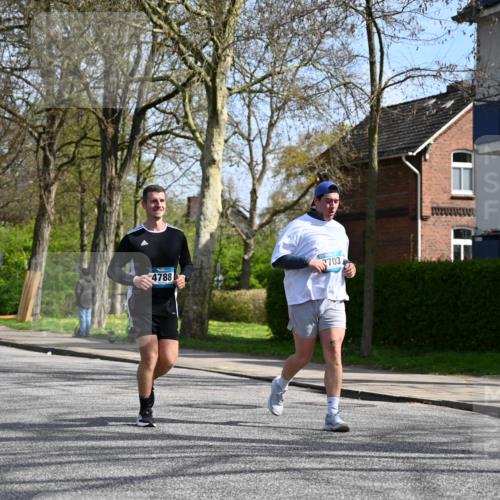 12.04.2026 - 45. Internationalen Wilhelmsburger Insellauf J. Mangold http://msf.ph/oto/9473001 12.04.2026 11:34:45 Ziel 3371, 2703, 4788 meine-sportfotos.de