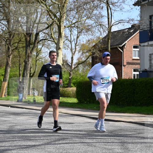 12.04.2026 - 45. Internationalen Wilhelmsburger Insellauf J. Mangold http://msf.ph/oto/9473010 12.04.2026 11:34:45 Ziel 3371, 2703, 4788 meine-sportfotos.de