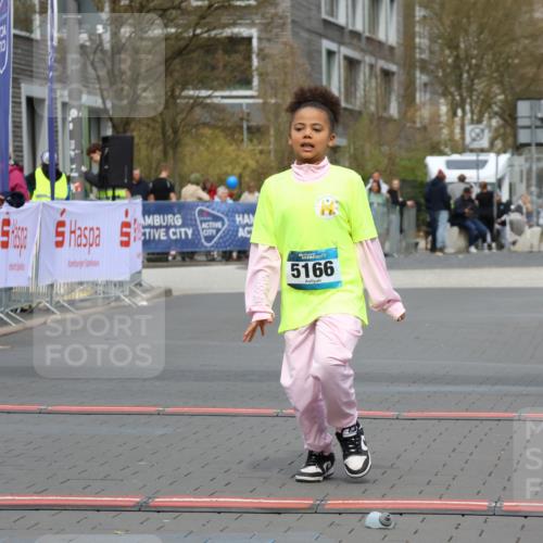 12.04.2026 - 45. Internationalen Wilhelmsburger Insellauf Strokosch-Dieckow http://msf.ph/oto/9473018 12.04.2026 13:35:01 Ziel 5166 meine-sportfotos.de