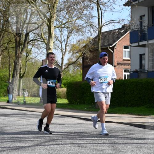 12.04.2026 - 45. Internationalen Wilhelmsburger Insellauf J. Mangold http://msf.ph/oto/9473021 12.04.2026 11:34:46 Ziel 3371, 2703, 4788 meine-sportfotos.de