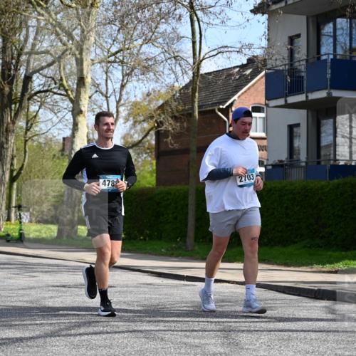 12.04.2026 - 45. Internationalen Wilhelmsburger Insellauf J. Mangold http://msf.ph/oto/9473028 12.04.2026 11:34:46 Ziel 3371, 2703, 4788 meine-sportfotos.de