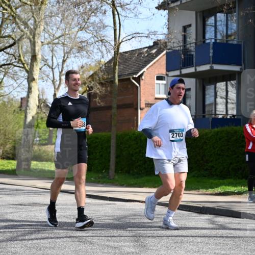 12.04.2026 - 45. Internationalen Wilhelmsburger Insellauf J. Mangold http://msf.ph/oto/9473042 12.04.2026 11:34:46 Ziel 3371, 2703, 4788 meine-sportfotos.de