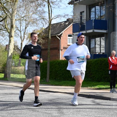 12.04.2026 - 45. Internationalen Wilhelmsburger Insellauf J. Mangold http://msf.ph/oto/9473044 12.04.2026 11:34:46 Ziel 3371, 2703, 4788 meine-sportfotos.de
