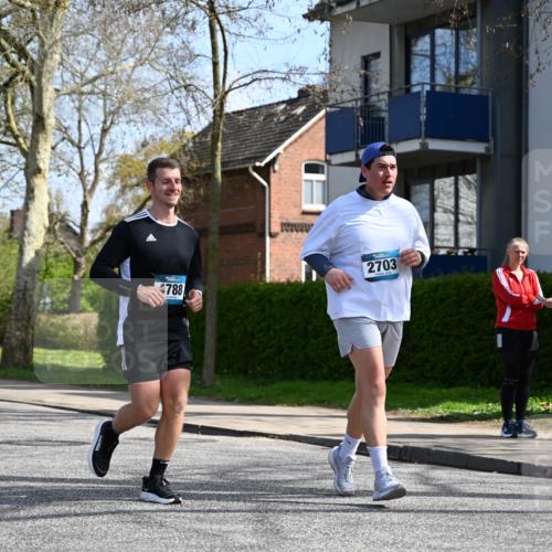 12.04.2026 - 45. Internationalen Wilhelmsburger Insellauf J. Mangold http://msf.ph/oto/9473047 12.04.2026 11:34:46 Ziel 3371, 2703, 4788 meine-sportfotos.de
