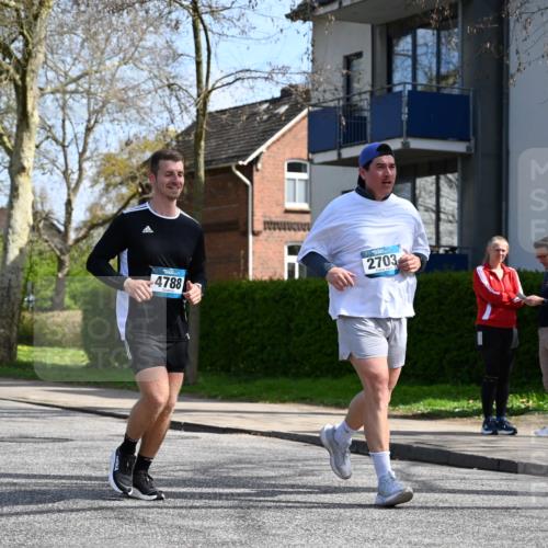 12.04.2026 - 45. Internationalen Wilhelmsburger Insellauf J. Mangold http://msf.ph/oto/9473052 12.04.2026 11:34:46 Ziel 3371, 2703, 4788 meine-sportfotos.de