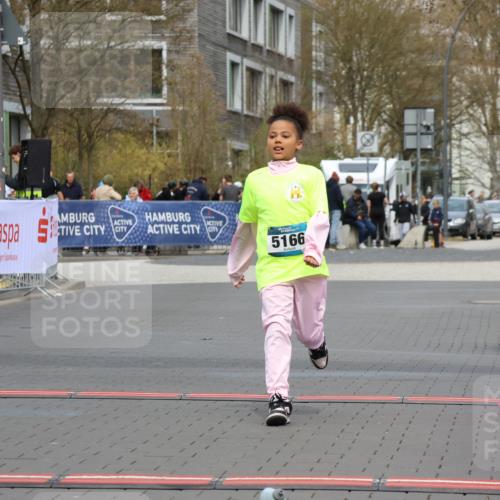 12.04.2026 - 45. Internationalen Wilhelmsburger Insellauf Strokosch-Dieckow http://msf.ph/oto/9473063 12.04.2026 13:35:00 Ziel 5166 meine-sportfotos.de