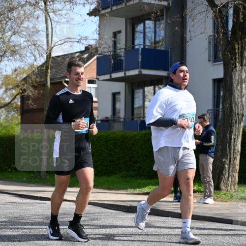 12.04.2026 - 45. Internationalen Wilhelmsburger Insellauf J. Mangold http://msf.ph/oto/9473067 12.04.2026 11:34:47 Ziel 3371, 2703, 4788 meine-sportfotos.de