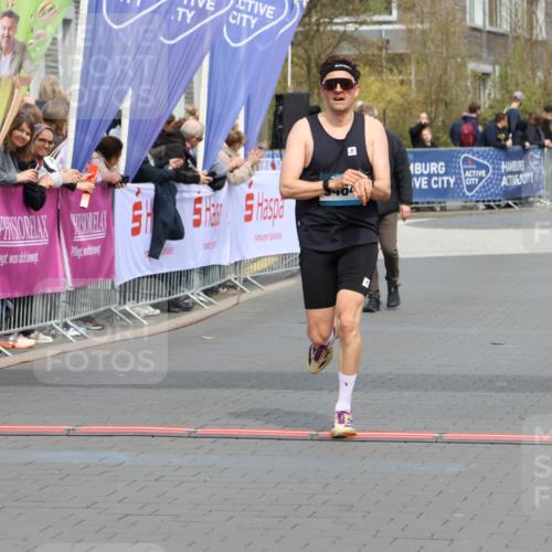 12.04.2026 - 45. Internationalen Wilhelmsburger Insellauf Strokosch-Dieckow http://msf.ph/oto/9473072 12.04.2026 12:53:47 Ziel 5628, 5447, 5464, 5358 meine-sportfotos.de