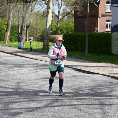 12.04.2026 - 45. Internationalen Wilhelmsburger Insellauf J. Mangold http://msf.ph/oto/9473073 12.04.2026 11:35:21 Ziel 2341 meine-sportfotos.de