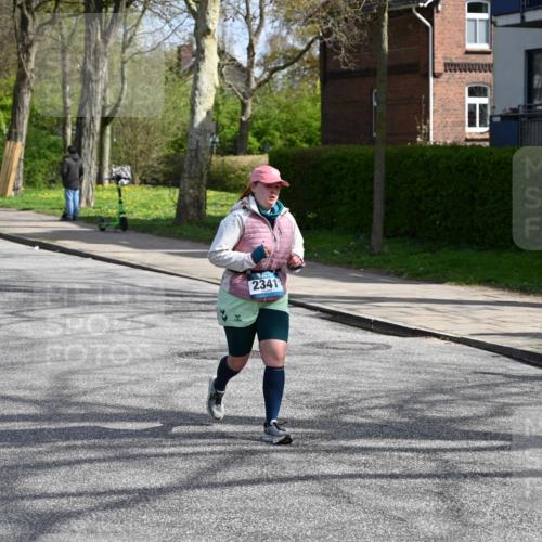 12.04.2026 - 45. Internationalen Wilhelmsburger Insellauf J. Mangold http://msf.ph/oto/9473076 12.04.2026 11:35:22 Ziel 2341 meine-sportfotos.de