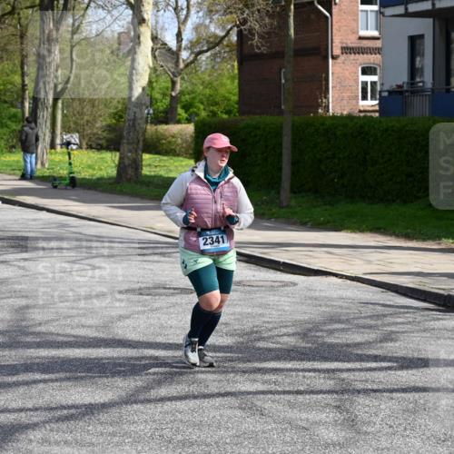12.04.2026 - 45. Internationalen Wilhelmsburger Insellauf J. Mangold http://msf.ph/oto/9473082 12.04.2026 11:35:22 Ziel 2341 meine-sportfotos.de