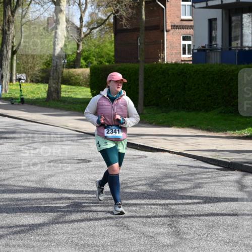 12.04.2026 - 45. Internationalen Wilhelmsburger Insellauf J. Mangold http://msf.ph/oto/9473090 12.04.2026 11:35:22 Ziel 2341 meine-sportfotos.de