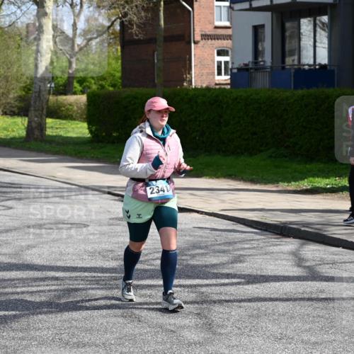 12.04.2026 - 45. Internationalen Wilhelmsburger Insellauf J. Mangold http://msf.ph/oto/9473098 12.04.2026 11:35:22 Ziel 2341 meine-sportfotos.de