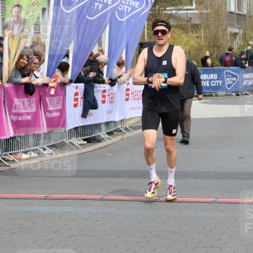 12.04.2026 - 45. Internationalen Wilhelmsburger Insellauf Strokosch-Dieckow http://msf.ph/oto/9473102 12.04.2026 12:53:47 Ziel 5628, 5447, 5464, 5358 meine-sportfotos.de