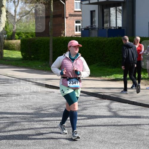 12.04.2026 - 45. Internationalen Wilhelmsburger Insellauf J. Mangold http://msf.ph/oto/9473113 12.04.2026 11:35:22 Ziel 2341 meine-sportfotos.de