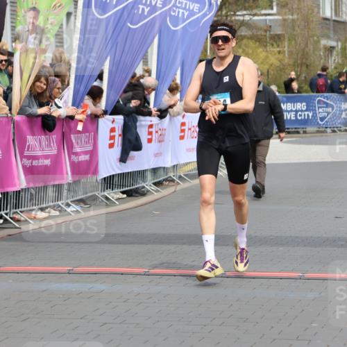 12.04.2026 - 45. Internationalen Wilhelmsburger Insellauf Strokosch-Dieckow http://msf.ph/oto/9473118 12.04.2026 12:53:47 Ziel 5628, 5447, 5464, 5358 meine-sportfotos.de