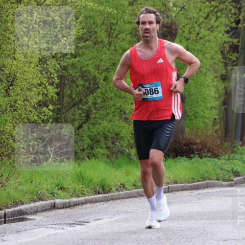 12.04.2026 - 45. Internationalen Wilhelmsburger Insellauf Yannick Fuchs http://msf.ph/oto/9473124 12.04.2026 09:59:18 Laufen 086 meine-sportfotos.de