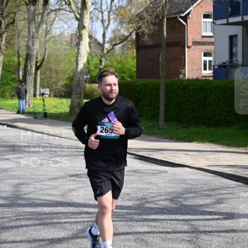 12.04.2026 - 45. Internationalen Wilhelmsburger Insellauf J. Mangold http://msf.ph/oto/9473160 12.04.2026 11:36:06 Ziel 4174, 2653, 2428, 2427 meine-sportfotos.de