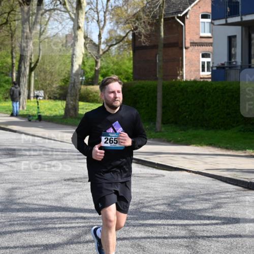 12.04.2026 - 45. Internationalen Wilhelmsburger Insellauf J. Mangold http://msf.ph/oto/9473163 12.04.2026 11:36:06 Ziel 4174, 2653, 2428, 2427 meine-sportfotos.de
