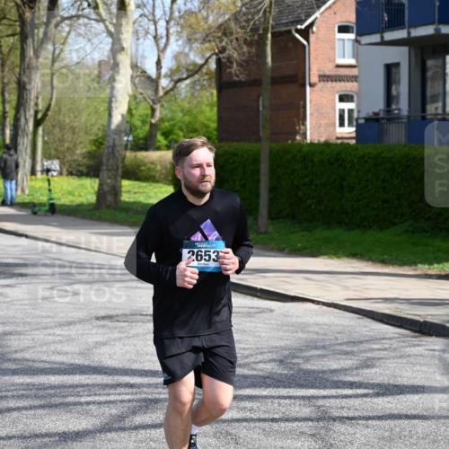 12.04.2026 - 45. Internationalen Wilhelmsburger Insellauf J. Mangold http://msf.ph/oto/9473166 12.04.2026 11:36:06 Ziel 4174, 2653, 2428, 2427 meine-sportfotos.de