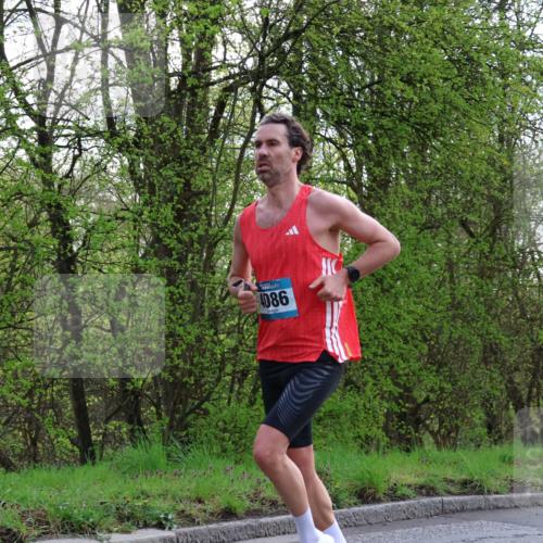 12.04.2026 - 45. Internationalen Wilhelmsburger Insellauf Yannick Fuchs http://msf.ph/oto/9473167 12.04.2026 09:59:21 Laufen 4086 meine-sportfotos.de