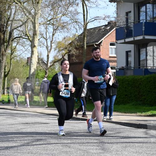 12.04.2026 - 45. Internationalen Wilhelmsburger Insellauf J. Mangold http://msf.ph/oto/9473173 12.04.2026 11:36:21 Ziel 4174, 2653, 2428, 2427 meine-sportfotos.de