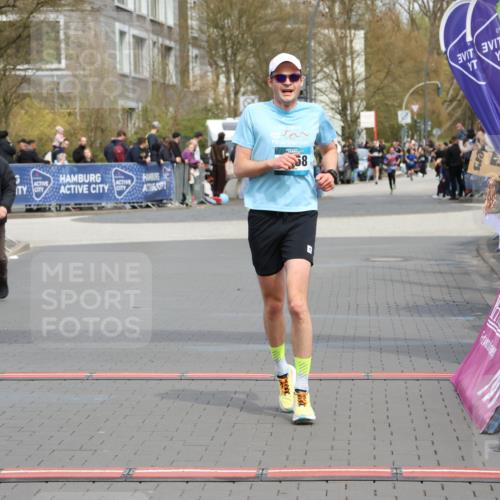 12.04.2026 - 45. Internationalen Wilhelmsburger Insellauf Strokosch-Dieckow http://msf.ph/oto/9473193 12.04.2026 12:53:48 Ziel 5464, 5358 meine-sportfotos.de