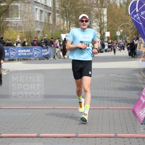 12.04.2026 - 45. Internationalen Wilhelmsburger Insellauf Strokosch-Dieckow http://msf.ph/oto/9473214 12.04.2026 12:53:48 Ziel 5464, 5358 meine-sportfotos.de