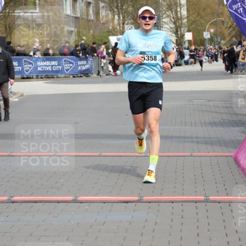 12.04.2026 - 45. Internationalen Wilhelmsburger Insellauf Strokosch-Dieckow http://msf.ph/oto/9473234 12.04.2026 12:53:49 Ziel 5464, 5358 meine-sportfotos.de