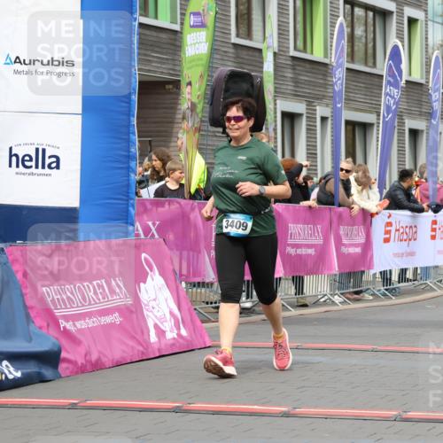 12.04.2026 - 45. Internationalen Wilhelmsburger Insellauf Strokosch-Dieckow http://msf.ph/oto/9473308 12.04.2026 13:34:48 Ziel 3409 meine-sportfotos.de