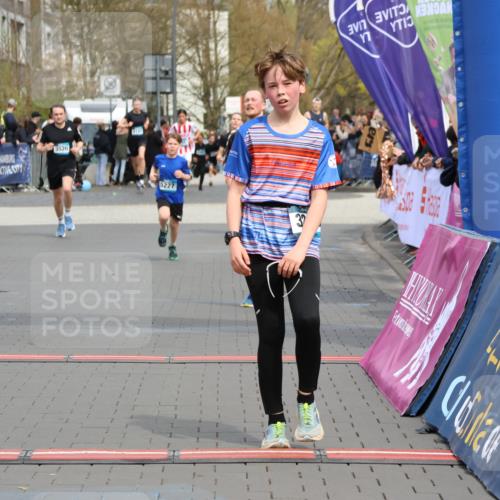 12.04.2026 - 45. Internationalen Wilhelmsburger Insellauf Strokosch-Dieckow http://msf.ph/oto/9473320 12.04.2026 12:54:05 Ziel 3293, 4317, 5227 meine-sportfotos.de