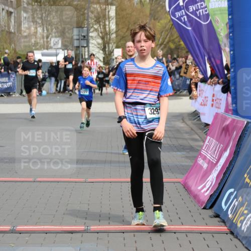 12.04.2026 - 45. Internationalen Wilhelmsburger Insellauf Strokosch-Dieckow http://msf.ph/oto/9473335 12.04.2026 12:54:05 Ziel 3293, 4317, 5227 meine-sportfotos.de