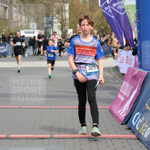 12.04.2026 - 45. Internationalen Wilhelmsburger Insellauf Strokosch-Dieckow http://msf.ph/oto/9473353 12.04.2026 12:54:05 Ziel 3293, 4317, 5227 meine-sportfotos.de