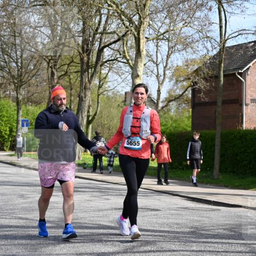 12.04.2026 - 45. Internationalen Wilhelmsburger Insellauf J. Mangold http://msf.ph/oto/9473374 12.04.2026 11:38:01 Ziel 5948, 5655, 5656, 3354 meine-sportfotos.de
