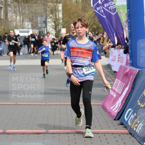 12.04.2026 - 45. Internationalen Wilhelmsburger Insellauf Strokosch-Dieckow http://msf.ph/oto/9473402 12.04.2026 12:54:05 Ziel 3293, 4317, 5227 meine-sportfotos.de