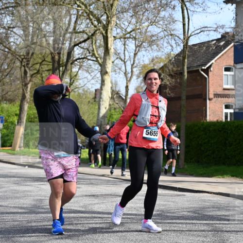12.04.2026 - 45. Internationalen Wilhelmsburger Insellauf J. Mangold http://msf.ph/oto/9473404 12.04.2026 11:38:02 Ziel 5948, 5655, 5656, 3354 meine-sportfotos.de