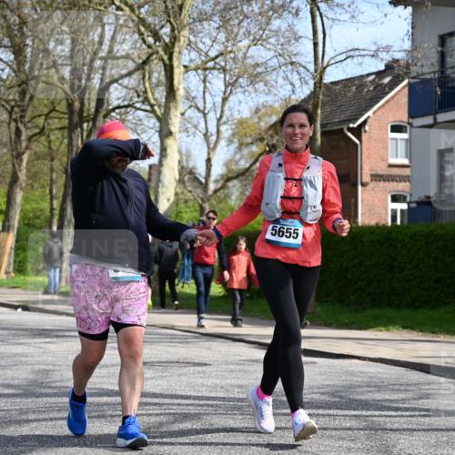12.04.2026 - 45. Internationalen Wilhelmsburger Insellauf J. Mangold http://msf.ph/oto/9473415 12.04.2026 11:38:02 Ziel 5948, 5655, 5656, 3354 meine-sportfotos.de