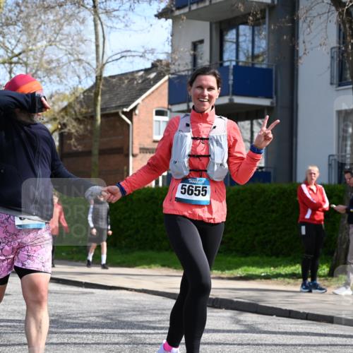 12.04.2026 - 45. Internationalen Wilhelmsburger Insellauf J. Mangold http://msf.ph/oto/9473446 12.04.2026 11:38:03 Ziel 5948, 5655, 5656, 3354 meine-sportfotos.de