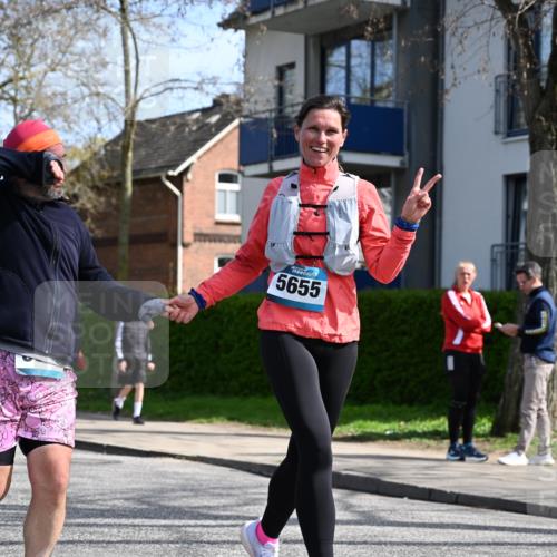 12.04.2026 - 45. Internationalen Wilhelmsburger Insellauf J. Mangold http://msf.ph/oto/9473449 12.04.2026 11:38:03 Ziel 5948, 5655, 5656, 3354 meine-sportfotos.de