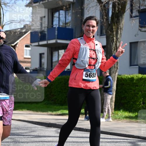12.04.2026 - 45. Internationalen Wilhelmsburger Insellauf J. Mangold http://msf.ph/oto/9473457 12.04.2026 11:38:03 Ziel 5948, 5655, 5656, 3354 meine-sportfotos.de
