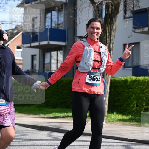 12.04.2026 - 45. Internationalen Wilhelmsburger Insellauf J. Mangold http://msf.ph/oto/9473462 12.04.2026 11:38:03 Ziel 5948, 5655, 5656, 3354 meine-sportfotos.de