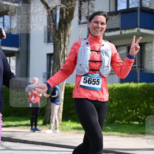 12.04.2026 - 45. Internationalen Wilhelmsburger Insellauf J. Mangold http://msf.ph/oto/9473472 12.04.2026 11:38:04 Ziel 5948, 5655, 5656, 3354, 2955 meine-sportfotos.de